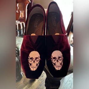 Men’s TOMS | Oxblood Skull Velvet Classics